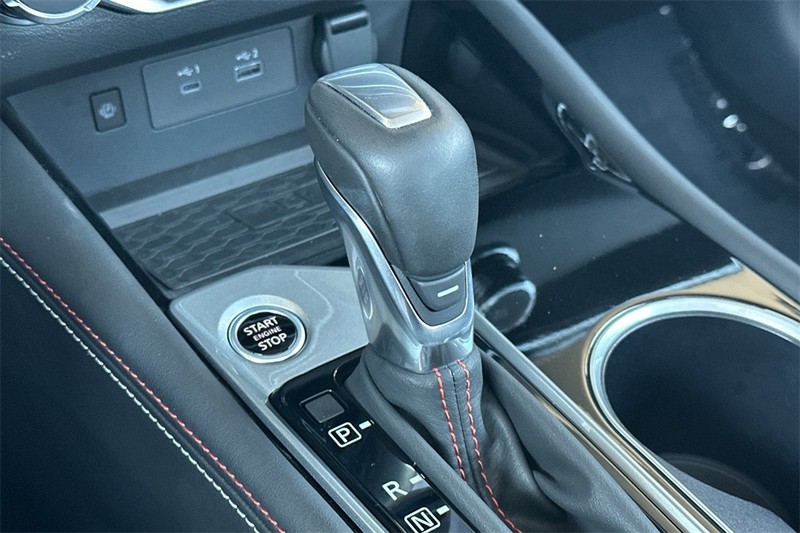 Nissan Altima Vehicle Full-screen Gallery Image 21