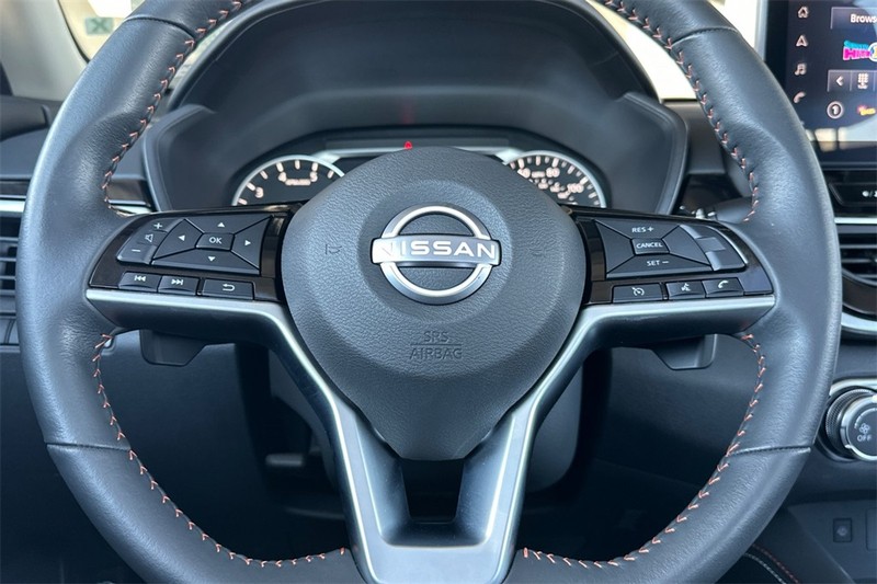 Nissan Altima Vehicle Full-screen Gallery Image 23