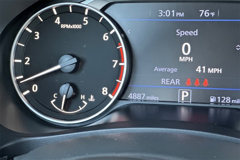 Nissan Altima Vehicle Full-screen Gallery Image 25