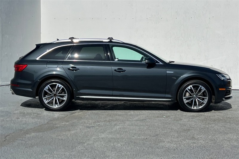 Audi allroad Vehicle Full-screen Gallery Image 03