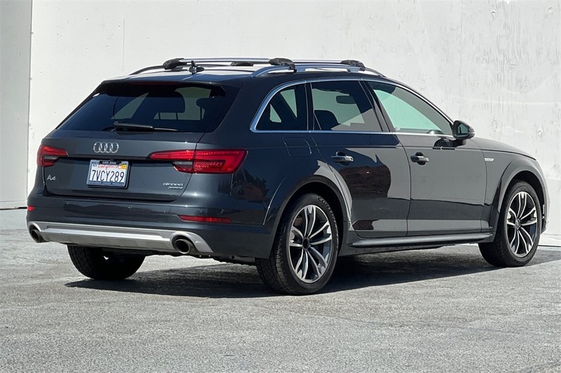 Audi allroad Vehicle Full-screen Gallery Image 04