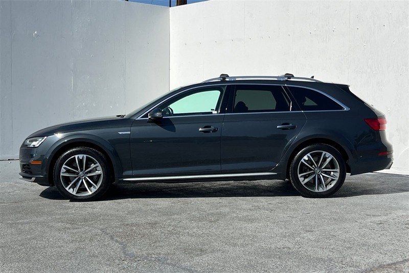 Audi allroad Vehicle Full-screen Gallery Image 07