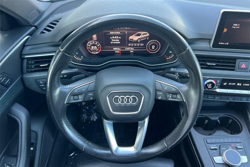 Audi allroad Vehicle Full-screen Gallery Image 14