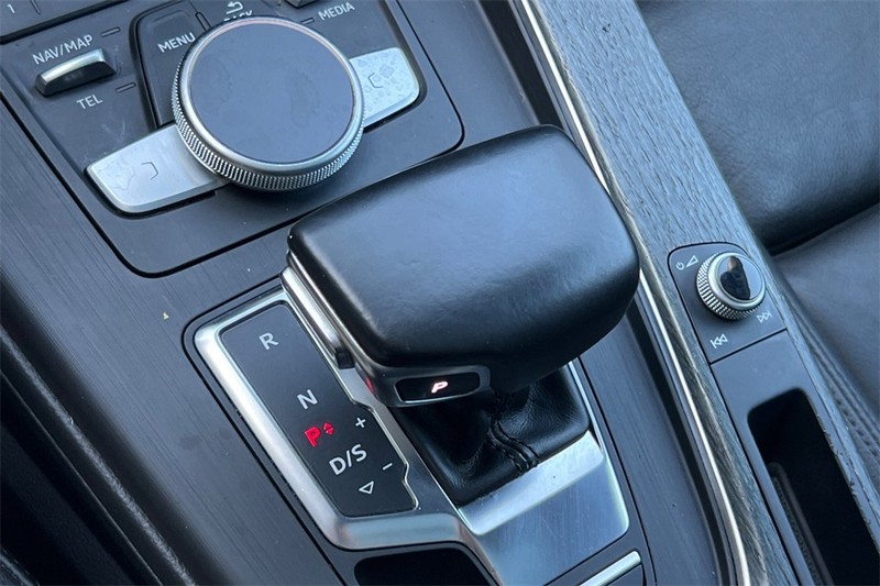 Audi allroad Vehicle Full-screen Gallery Image 22