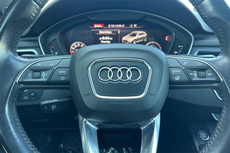 Audi allroad Vehicle Full-screen Gallery Image 24