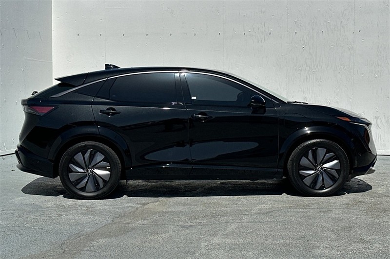 Nissan ARIYA Vehicle Full-screen Gallery Image 03