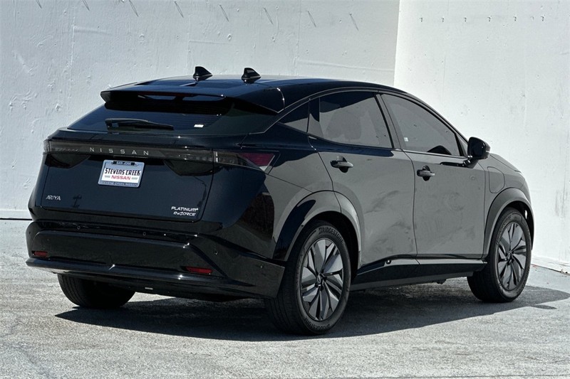 Nissan ARIYA Vehicle Full-screen Gallery Image 04