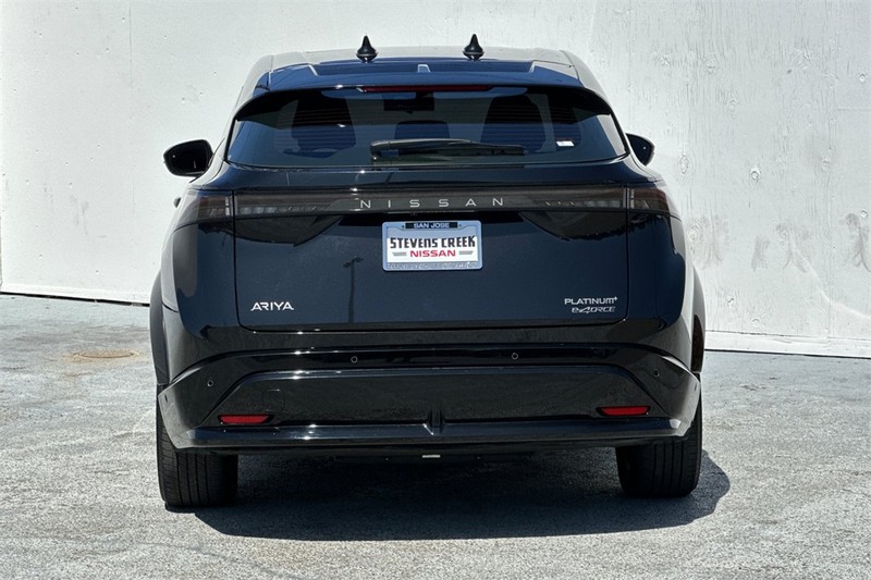 Nissan ARIYA Vehicle Full-screen Gallery Image 05