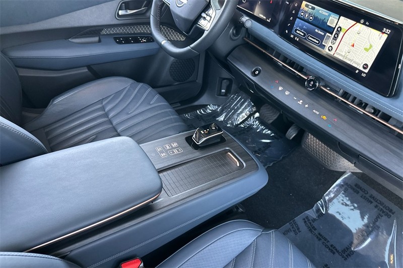 Nissan ARIYA Vehicle Full-screen Gallery Image 16