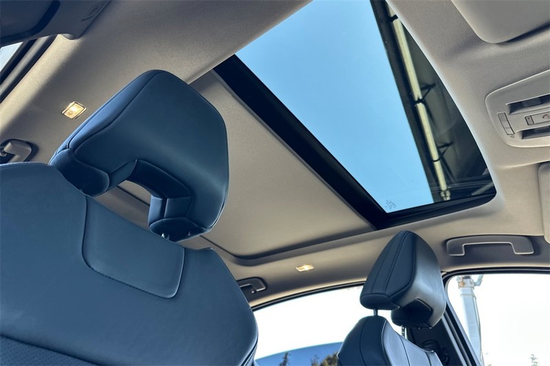 Nissan ARIYA Vehicle Full-screen Gallery Image 17