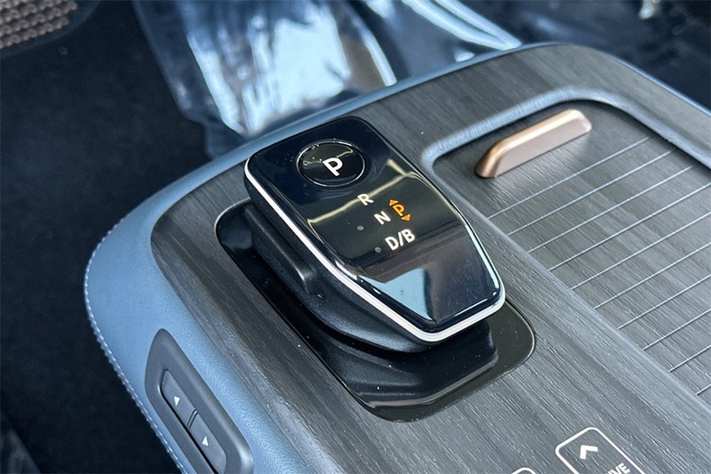 Nissan ARIYA Vehicle Full-screen Gallery Image 22