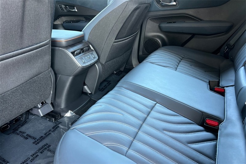 Nissan ARIYA Vehicle Full-screen Gallery Image 12