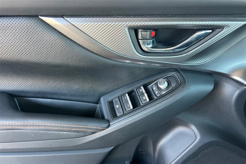 Subaru Crosstrek Vehicle Full-screen Gallery Image 11