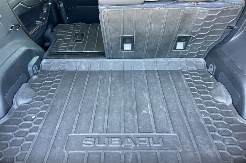 Subaru Crosstrek Vehicle Full-screen Gallery Image 15
