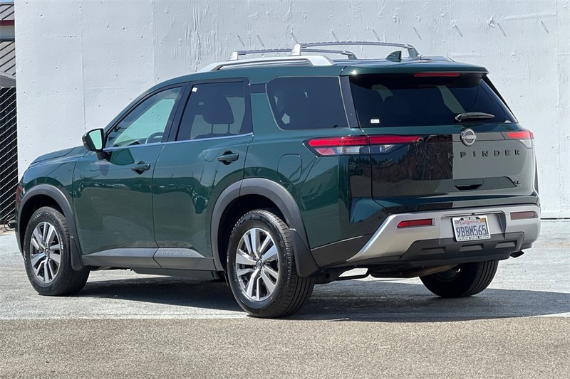 Nissan Pathfinder Vehicle Full-screen Gallery Image 06