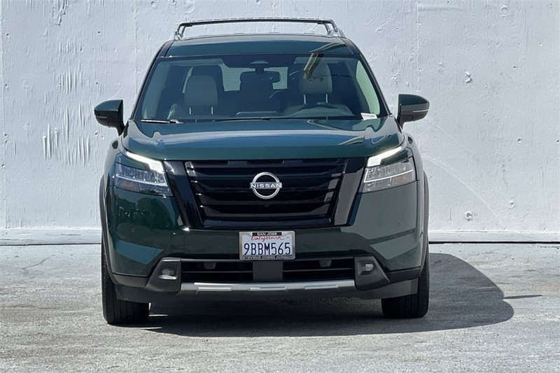 Nissan Pathfinder Vehicle Full-screen Gallery Image 09