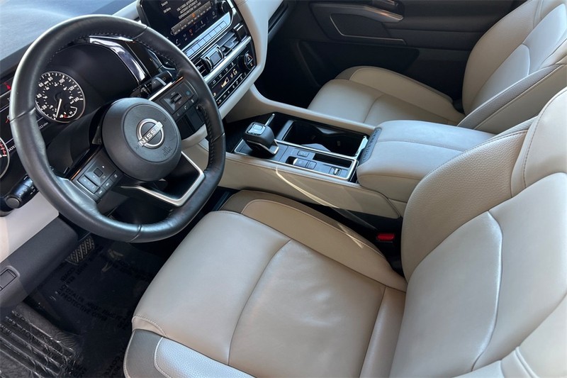 Nissan Pathfinder Vehicle Full-screen Gallery Image 10