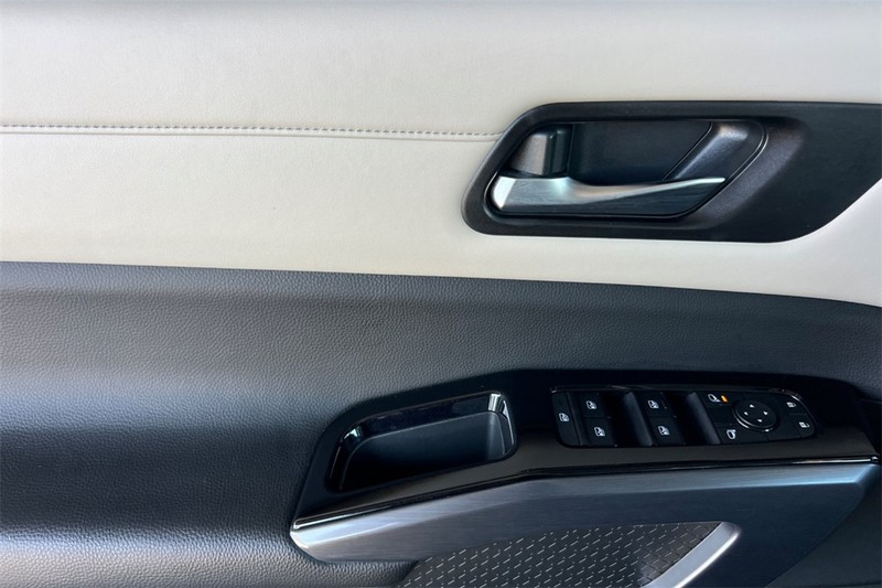 Nissan Pathfinder Vehicle Full-screen Gallery Image 11
