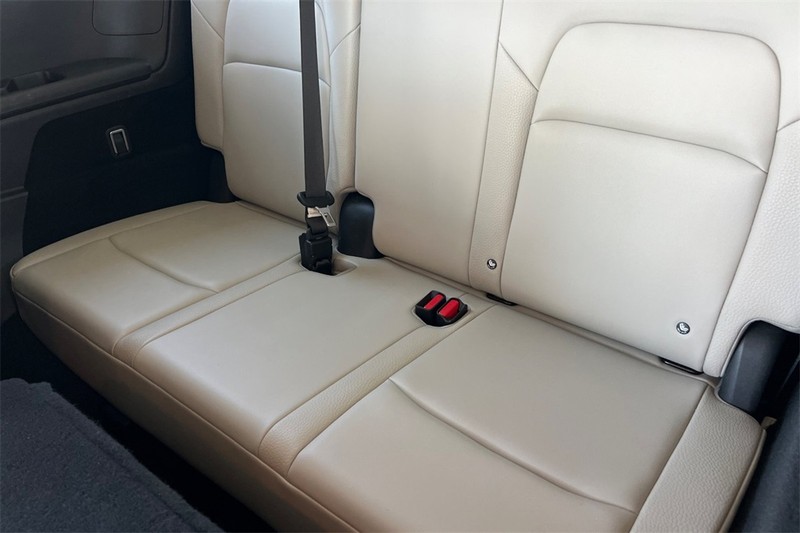 Nissan Pathfinder Vehicle Full-screen Gallery Image 15