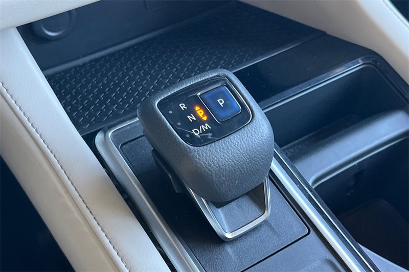 Nissan Pathfinder Vehicle Full-screen Gallery Image 22