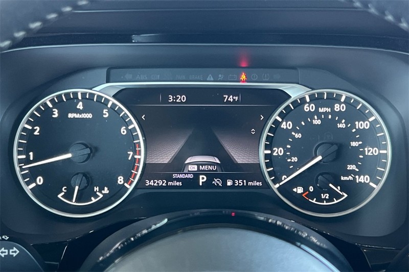 Nissan Pathfinder Vehicle Full-screen Gallery Image 25