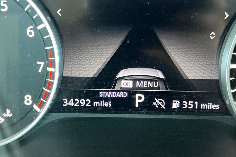 Nissan Pathfinder Vehicle Full-screen Gallery Image 26