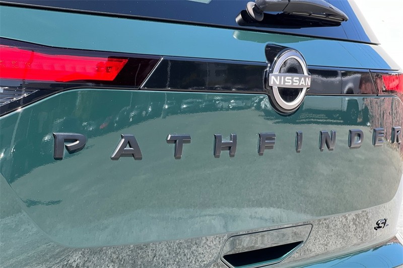 Nissan Pathfinder Vehicle Full-screen Gallery Image 28