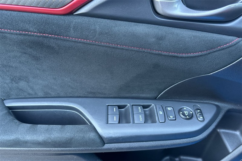 Honda Civic Type R Vehicle Full-screen Gallery Image 11