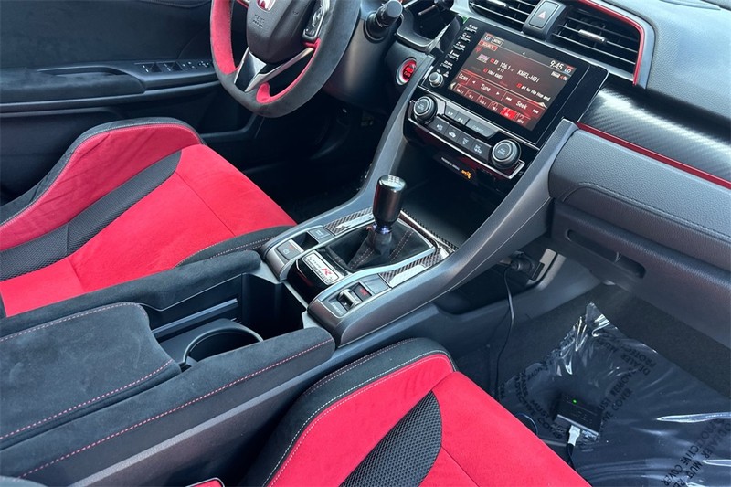 Honda Civic Type R Vehicle Full-screen Gallery Image 16