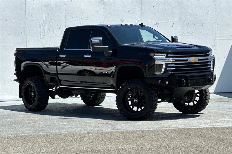 Chevrolet Silverado 2500HD Vehicle Full-screen Gallery Image 02