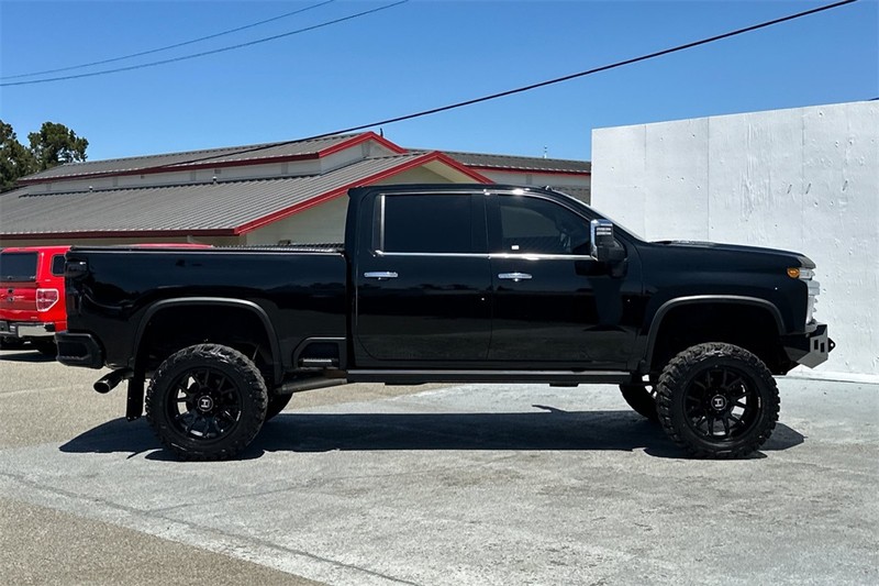 Chevrolet Silverado 2500HD Vehicle Full-screen Gallery Image 03