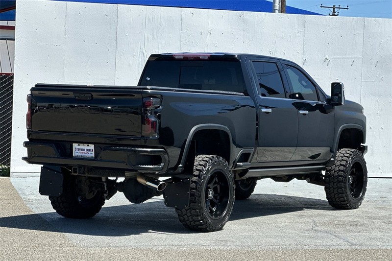 Chevrolet Silverado 2500HD Vehicle Full-screen Gallery Image 04