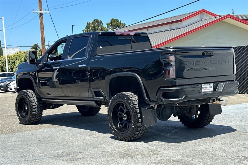 Chevrolet Silverado 2500HD Vehicle Full-screen Gallery Image 06