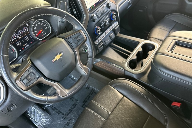 Chevrolet Silverado 2500HD Vehicle Full-screen Gallery Image 10