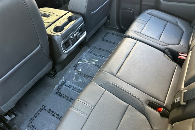 Chevrolet Silverado 2500HD Vehicle Full-screen Gallery Image 12