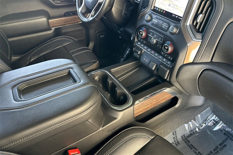 Chevrolet Silverado 2500HD Vehicle Full-screen Gallery Image 15