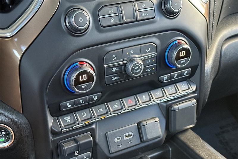 Chevrolet Silverado 2500HD Vehicle Full-screen Gallery Image 20
