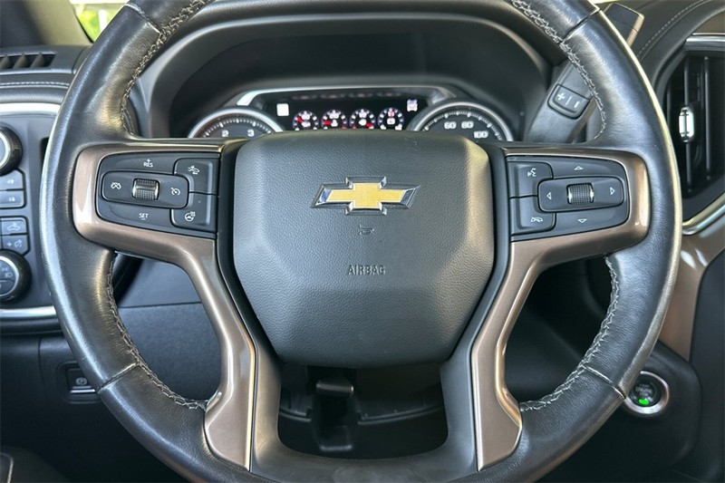Chevrolet Silverado 2500HD Vehicle Full-screen Gallery Image 23