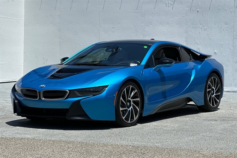 BMW i8 Vehicle Full-screen Gallery Image 08