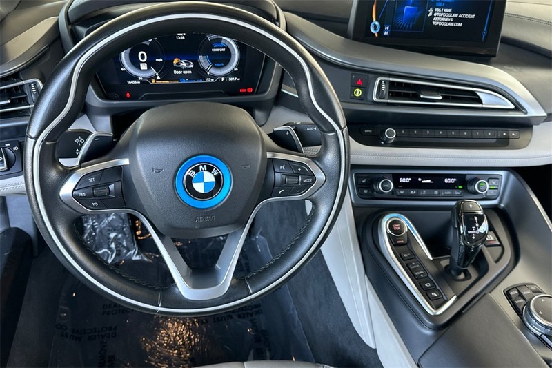 BMW i8 Vehicle Full-screen Gallery Image 14
