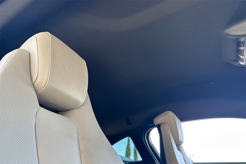 BMW i8 Vehicle Full-screen Gallery Image 16