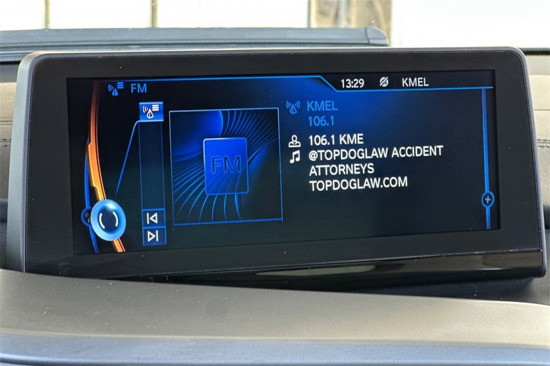 BMW i8 Vehicle Full-screen Gallery Image 17