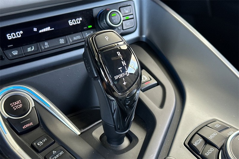 BMW i8 Vehicle Full-screen Gallery Image 21
