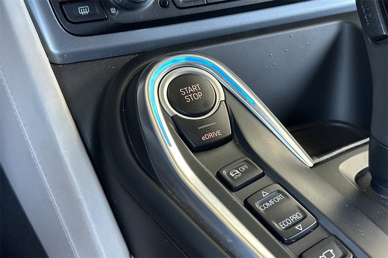 BMW i8 Vehicle Full-screen Gallery Image 22