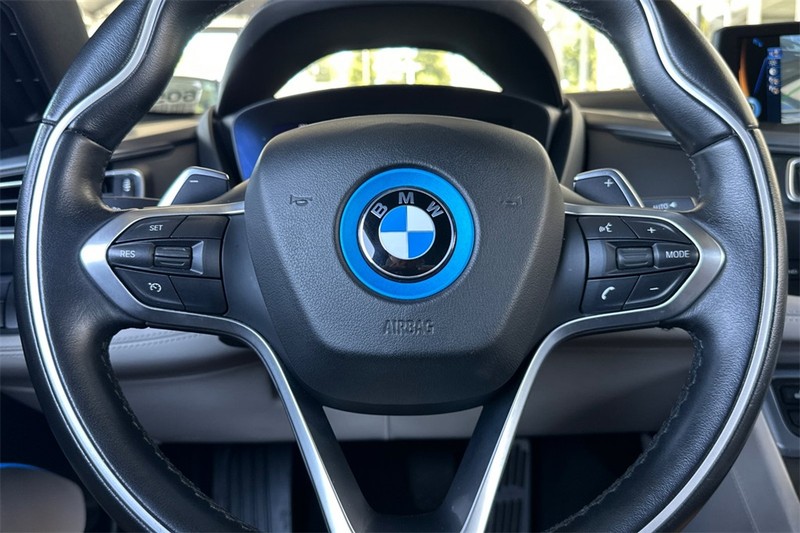 BMW i8 Vehicle Full-screen Gallery Image 23