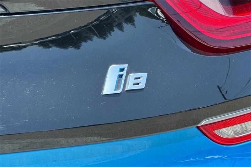 BMW i8 Vehicle Full-screen Gallery Image 27