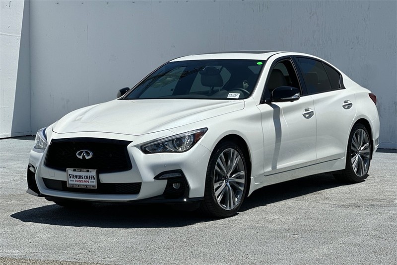 INFINITI Q50 Vehicle Full-screen Gallery Image 08