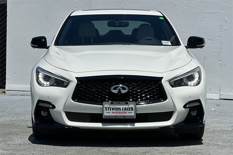 INFINITI Q50 Vehicle Full-screen Gallery Image 09