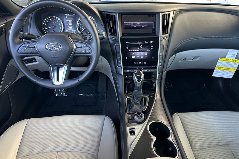 INFINITI Q50 Vehicle Full-screen Gallery Image 13