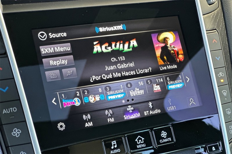 INFINITI Q50 Vehicle Full-screen Gallery Image 17
